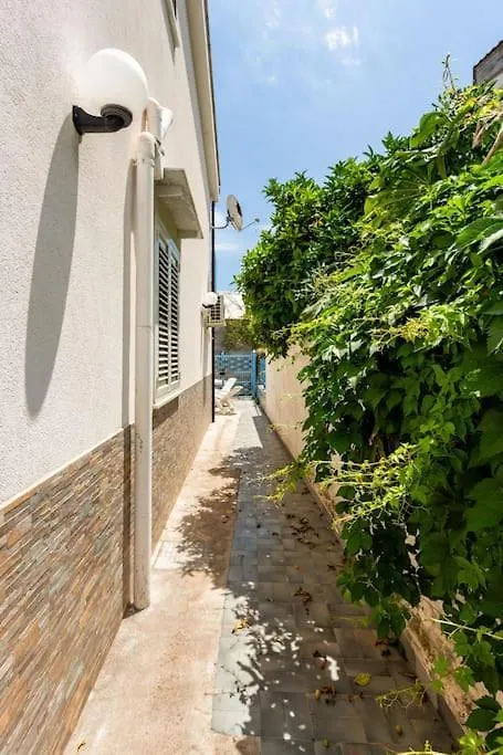 Bright Apartment In Mondello 350 M To The Beach Palermo
