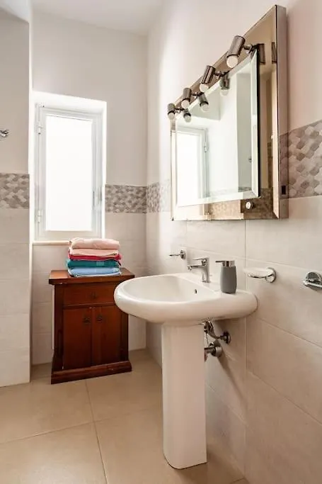 Bright Apartment In Mondello 350 M To The Beach Palermo